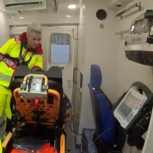 Doc Caro ist in großer Sorge um ein 13-jähriges Mädchen.