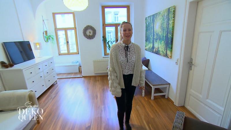Verenas Altbauwohnung ist spärlich eingerichtet
