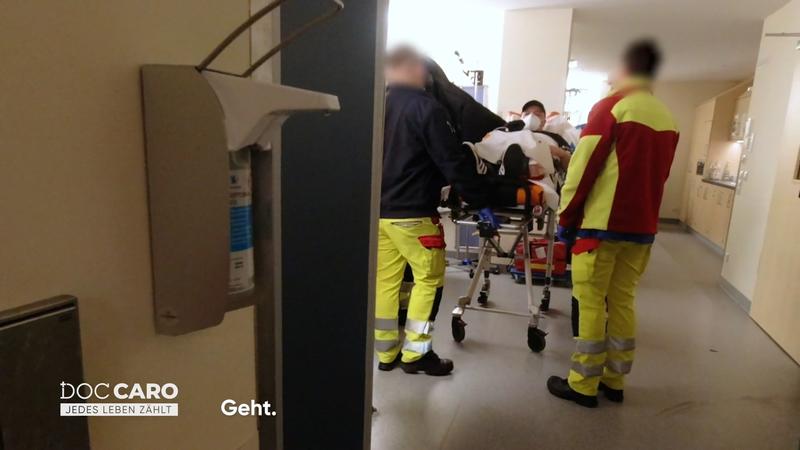 Patient kommt aus der Hausarztpraxis