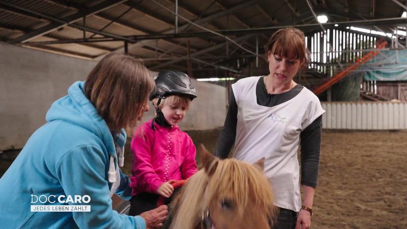 Kinder beim therapeutischen Reiten