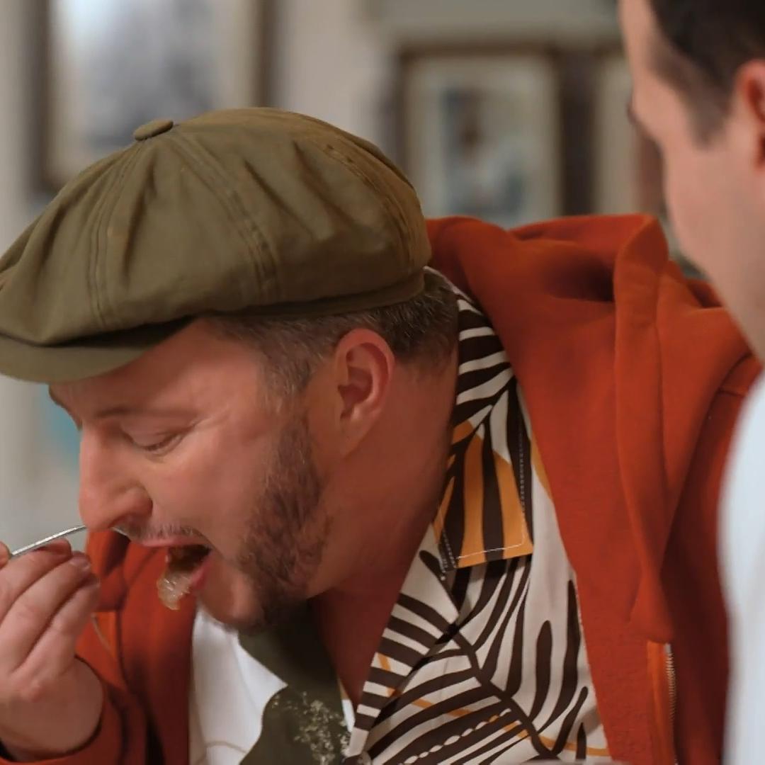 Sebastian Lege probiert den Ur-Döner