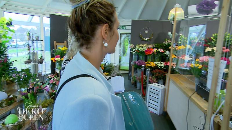 Stoff und Blumen für das neue Zimmer