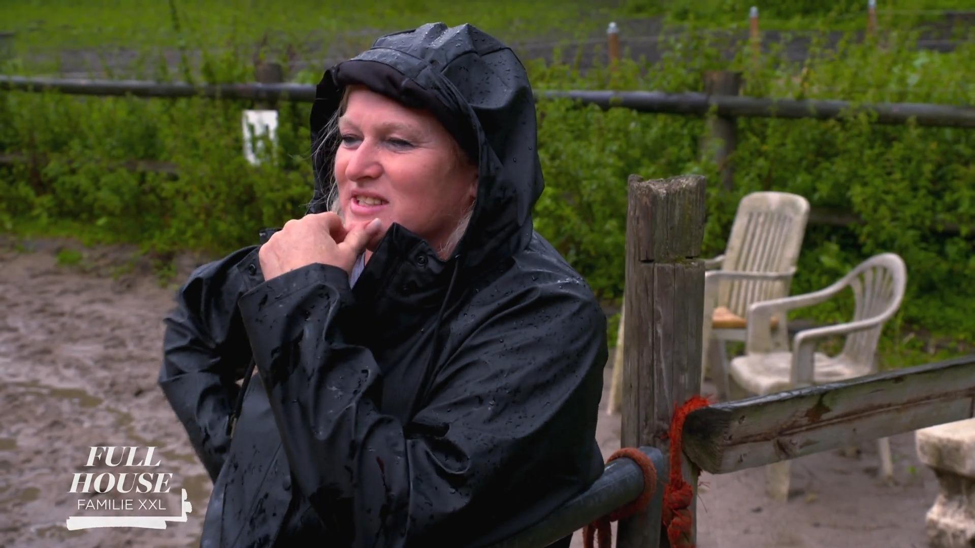 Schlechtes Wetter während des Reitunterrichts