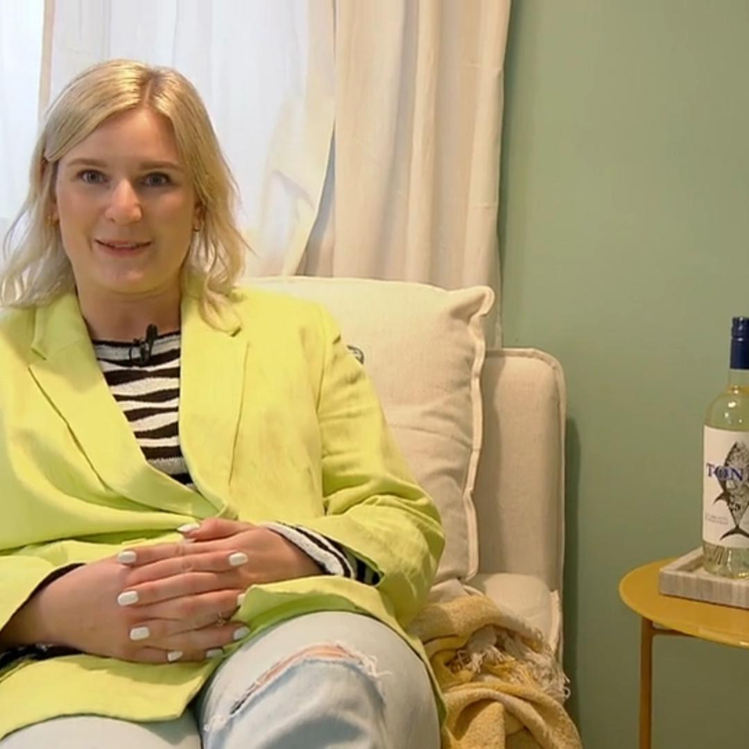 Sarah macht es sich bequem