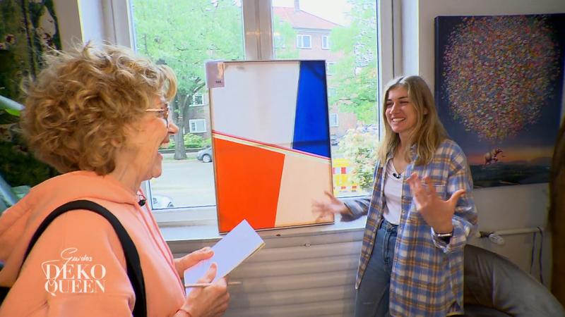 Bereits im ersten Laden wird Julia fündig