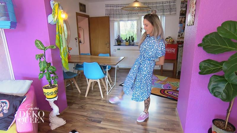 Janina lebt in iher "Villa Kunterbunt"