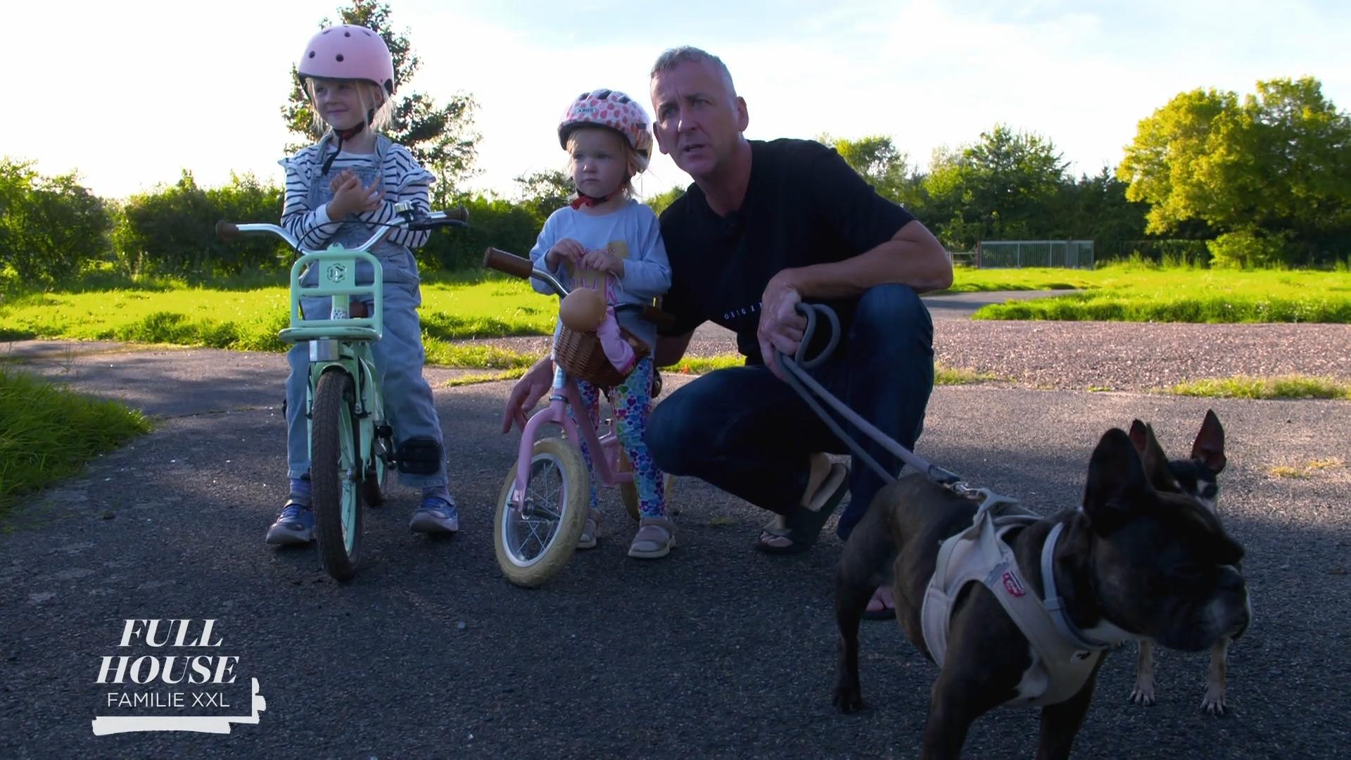 Papa Walter verbringt Zeit mit seinen Kindern