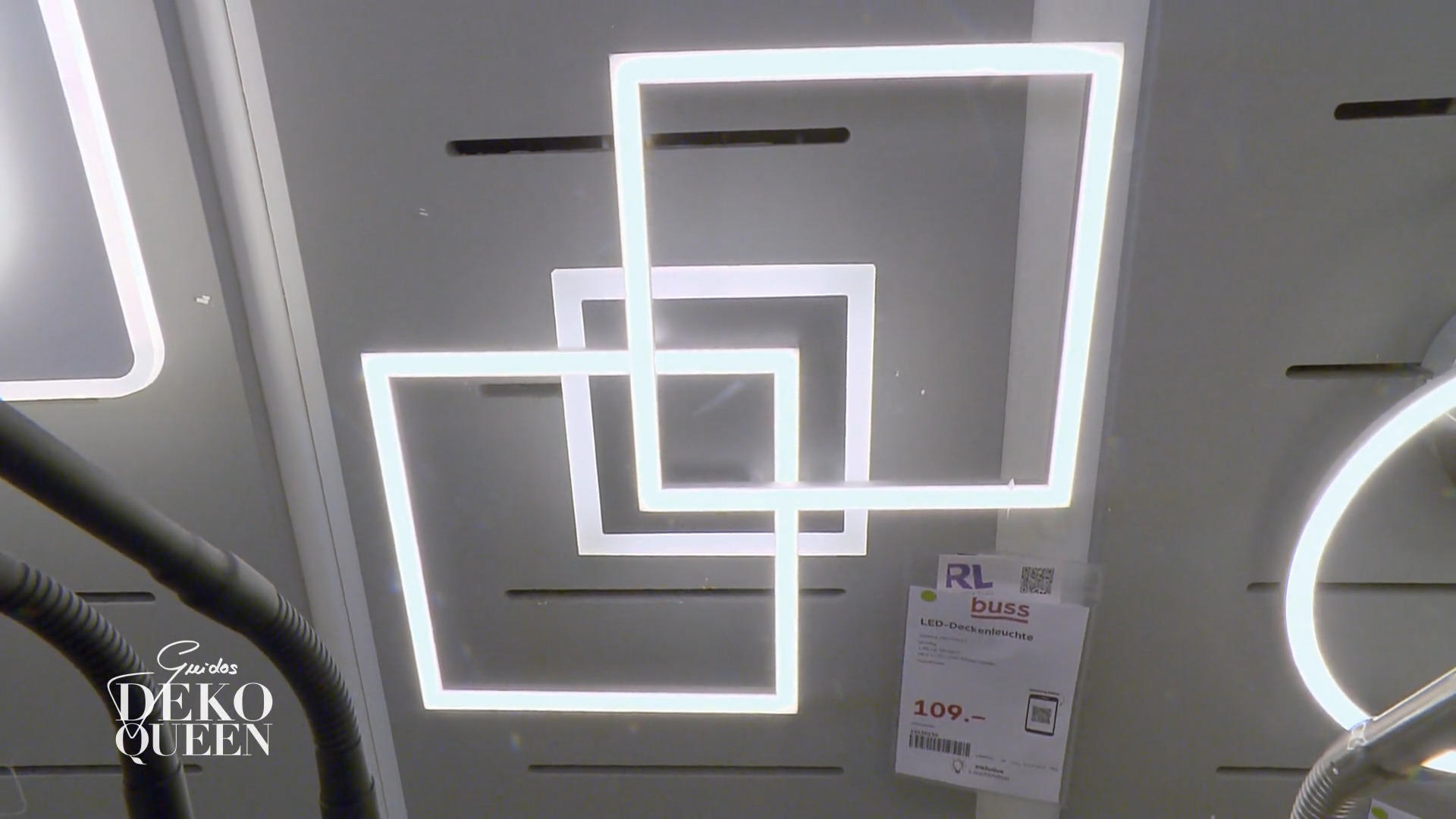 Tim findet die passende Lampe zum Karo-Thema