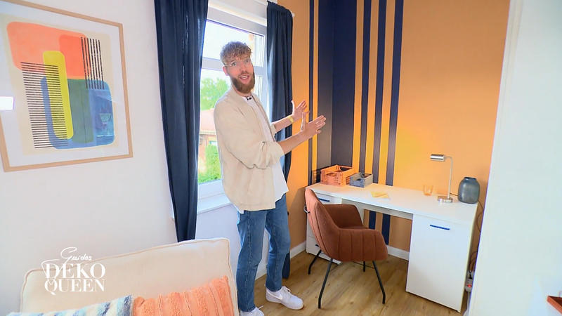 Tim präsentiert der Runde sein Endergebnis