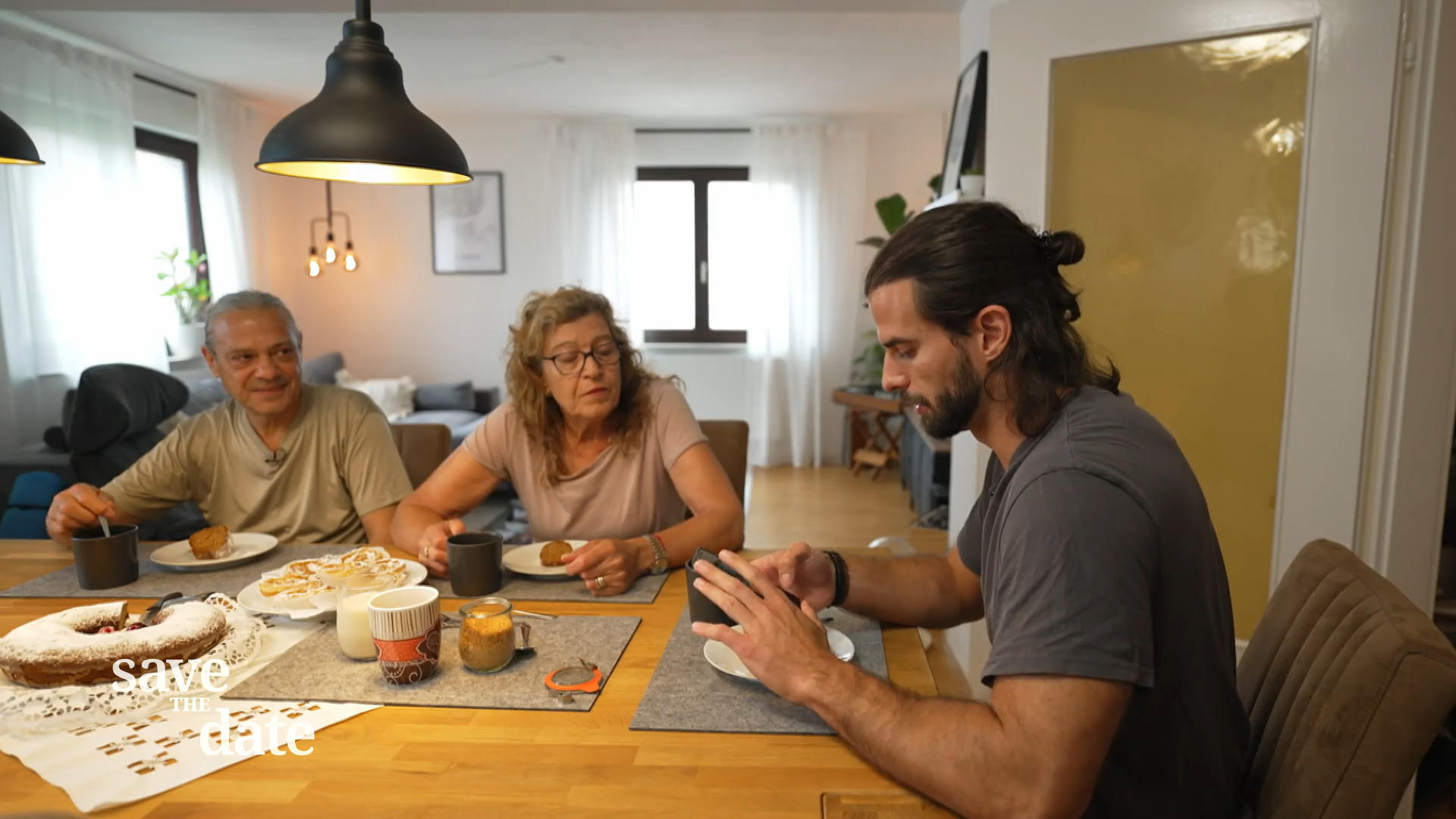 Daniel gibt seinen Eltern ein Update