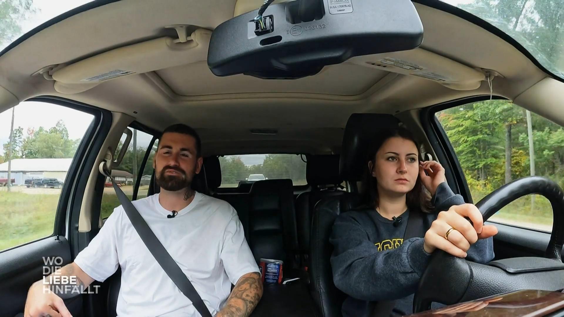 Rebecca und Corey machen einen Shopping-Trip
