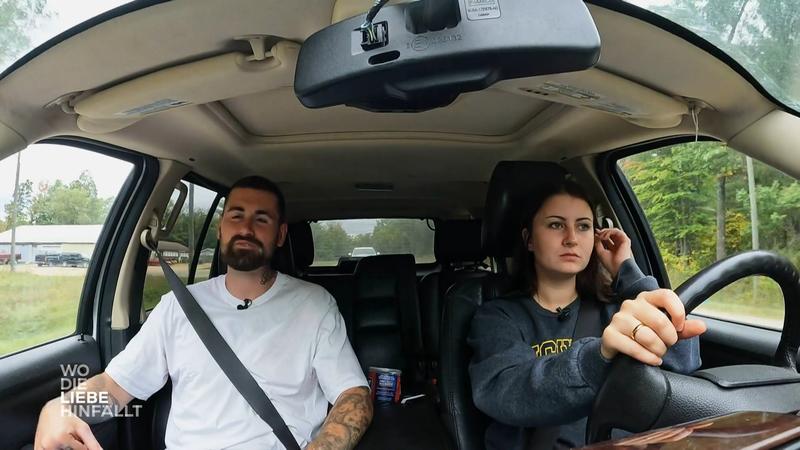 Rebecca und Corey machen einen Shopping-Trip