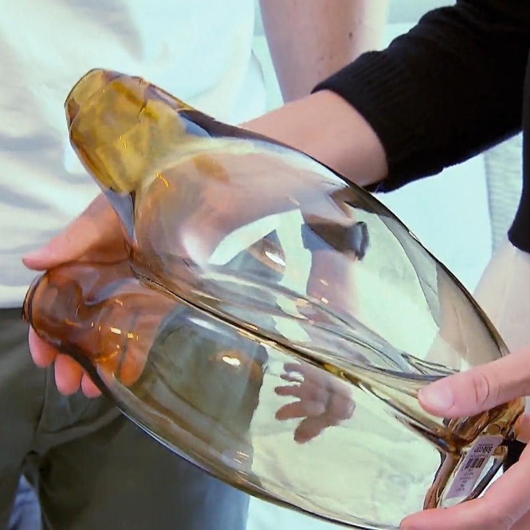 Organisch geformtes Glas im Wohnzimmer