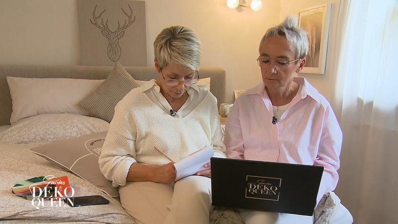 Tanja und Nicole beim Online Shopping