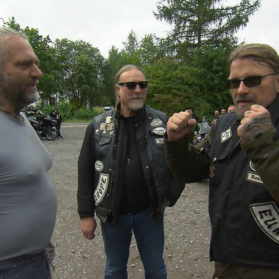 Ein ganzer Motorradclub kommt zur Hilfe