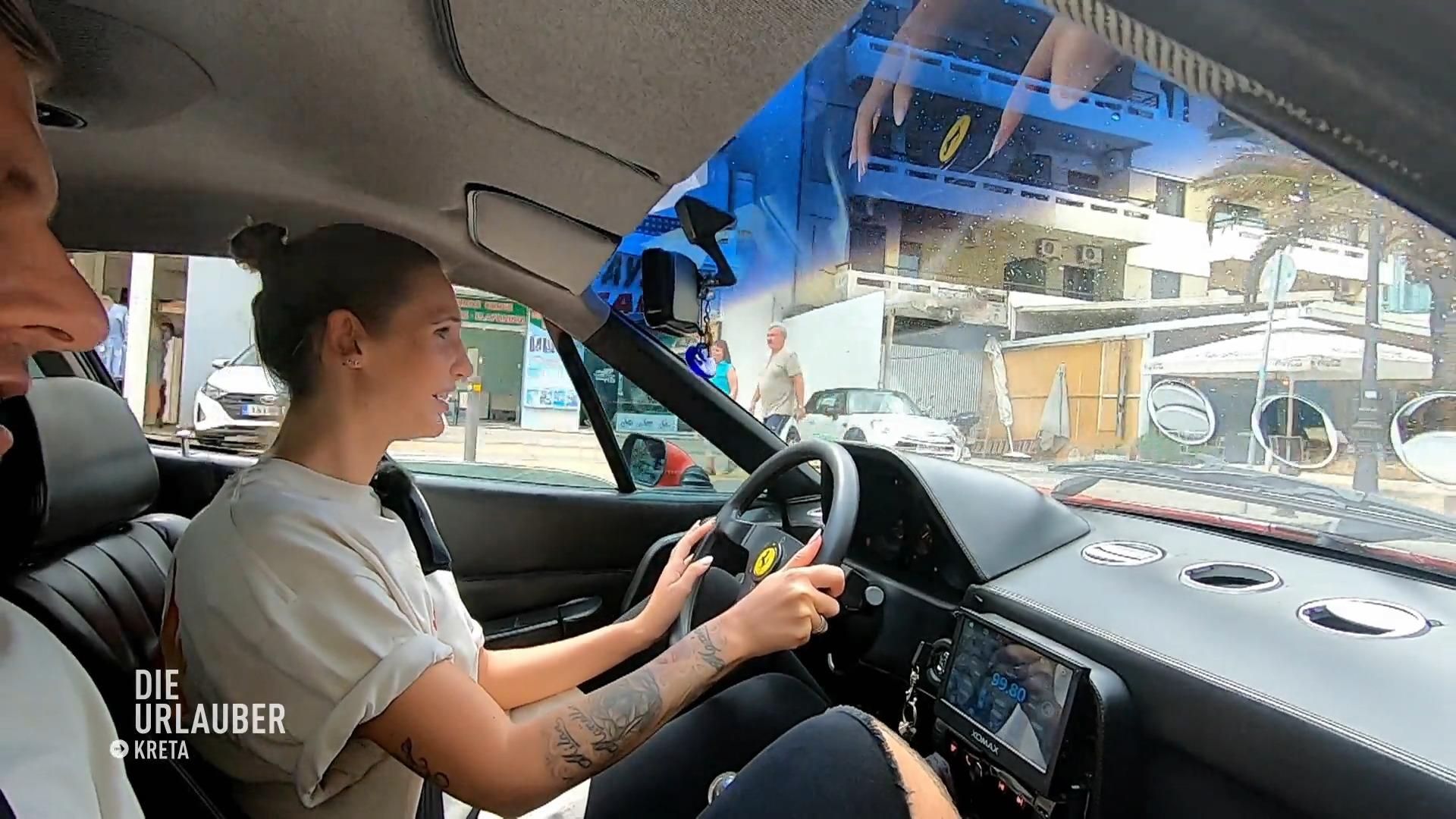 Jana fährt das erste Mal Ferrari