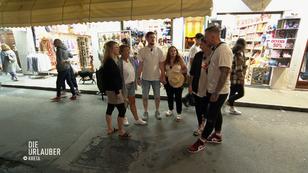 Die Urlauber treffen aufeinander