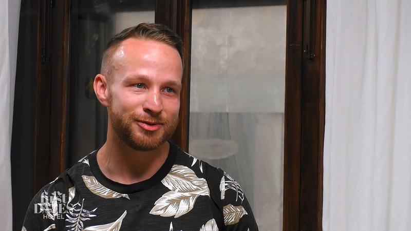 Simon weiß nicht so ganz, wie sein Date ablaufen wird