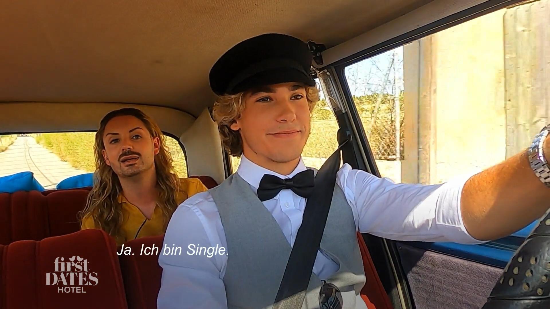 Er flirtet schon mit seinem Fahrer