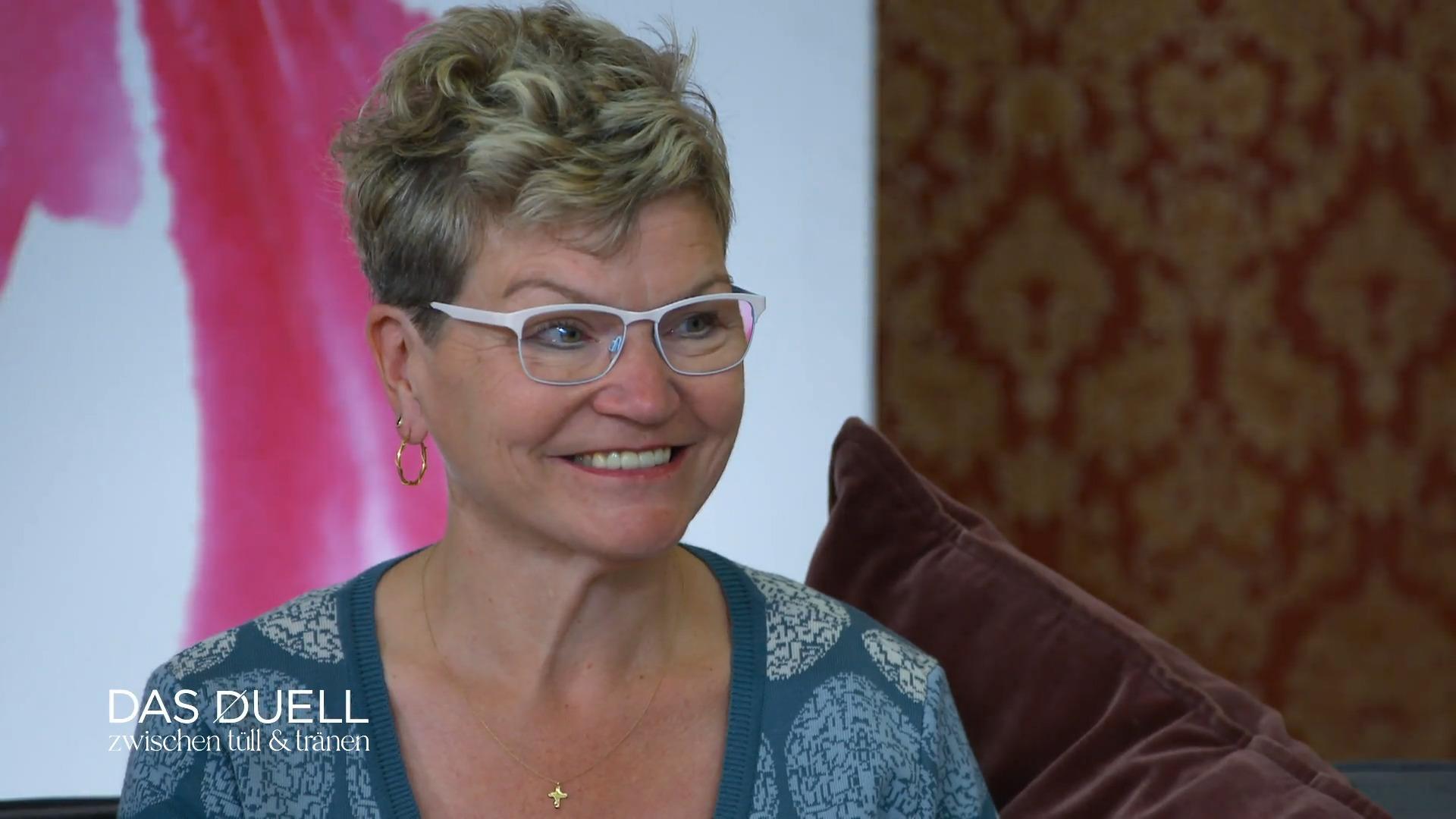 Antje bekommt ein Brautkleid spendiert