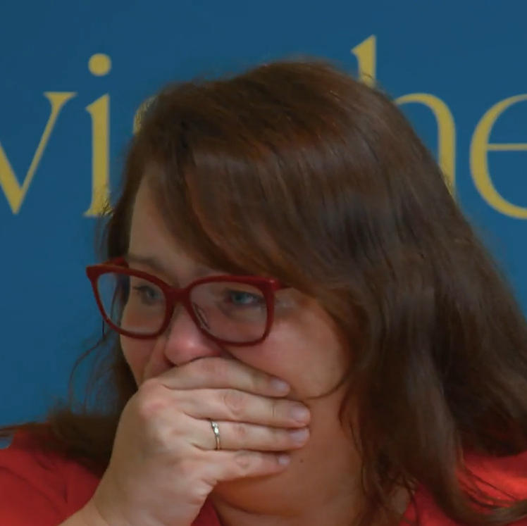 Von Sabinas Geschichte ist Manuela tief berührt
