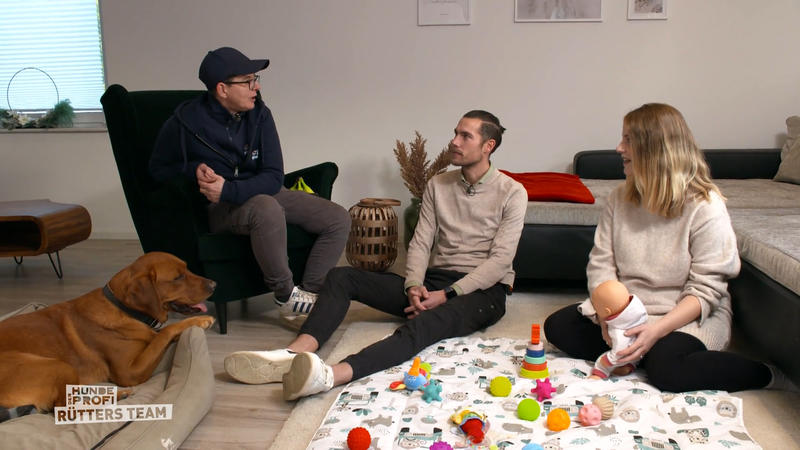Gustav muss auf das Baby vorbereitet werden
