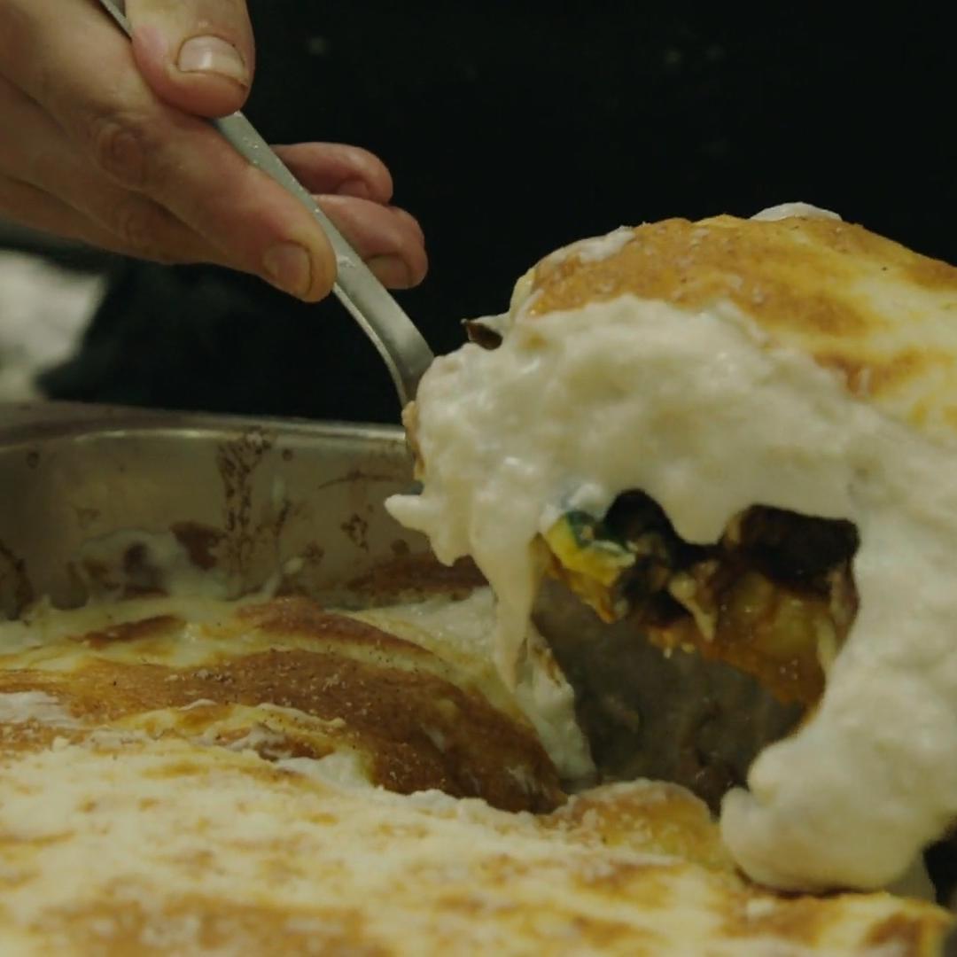Die Moussaka ist noch völlig flüssig