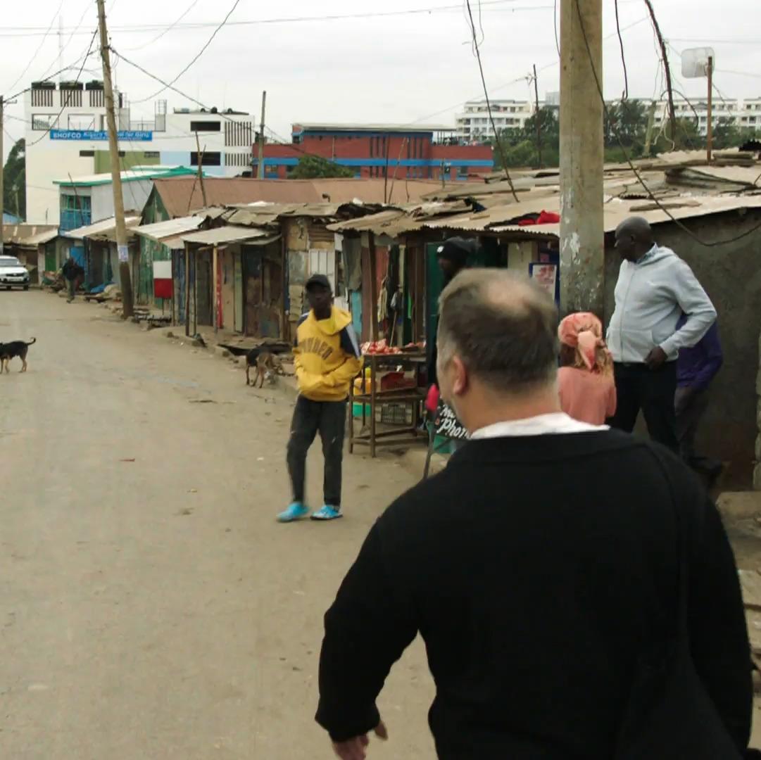 Anton Schmaus trifft Millicent in Nairobi