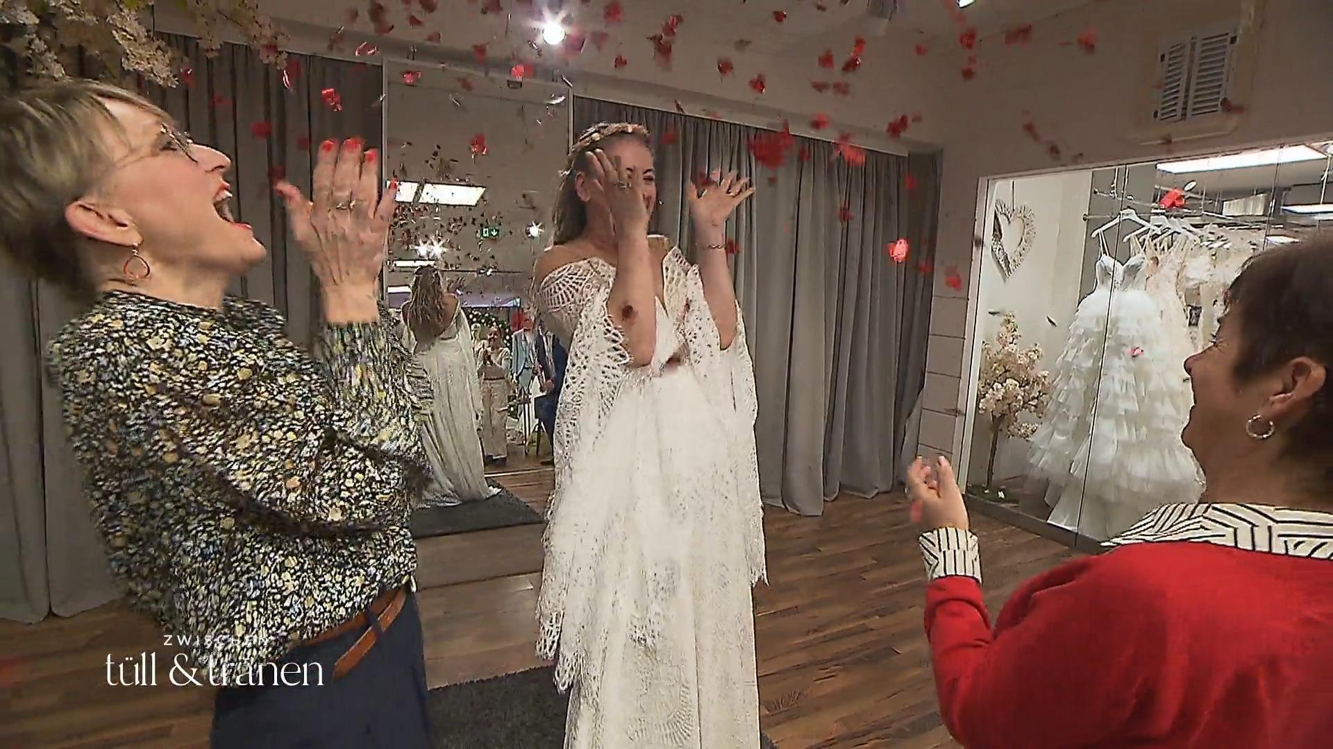 Elfi hat ihr Kleid gefunden