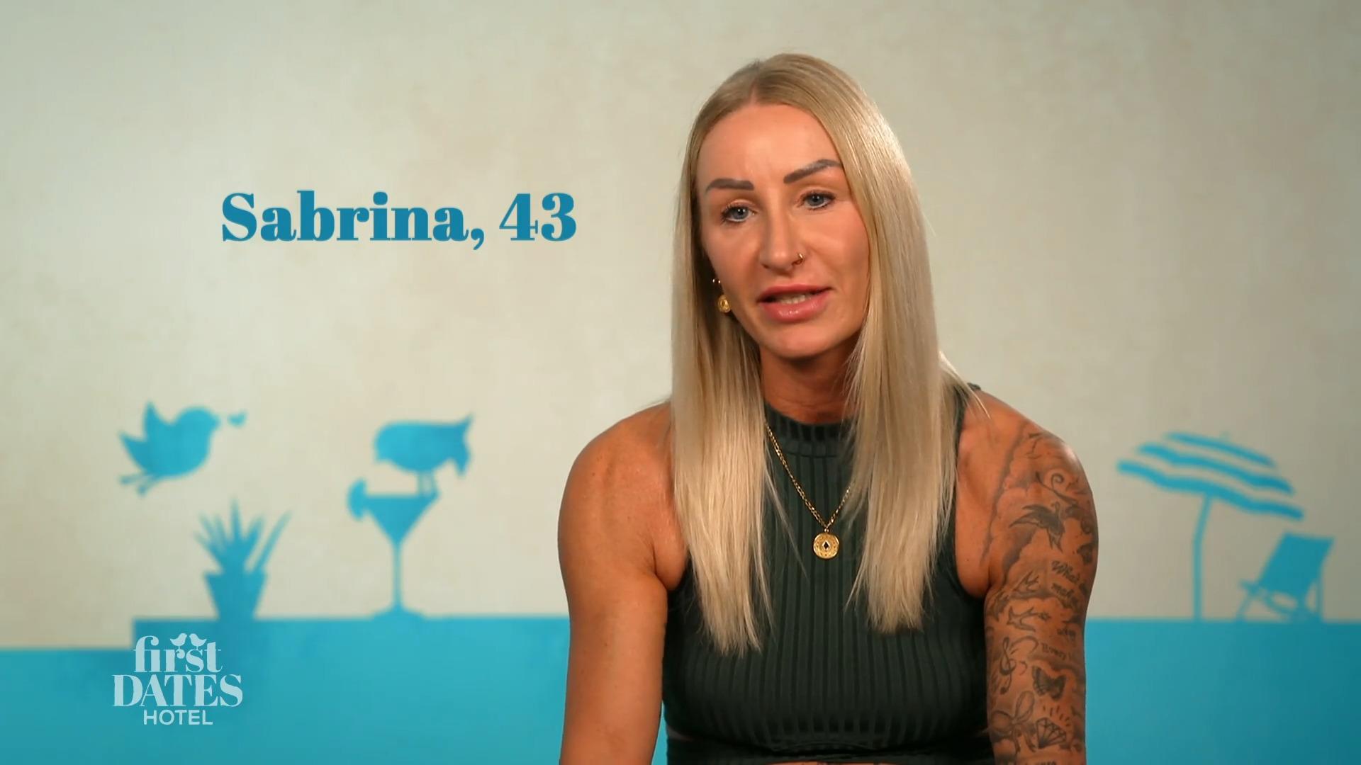 Sabrinas Typ ist groß, gut gebaut und tättowiert