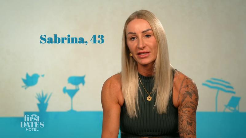 Sabrinas Typ ist groß, gut gebaut und tättowiert