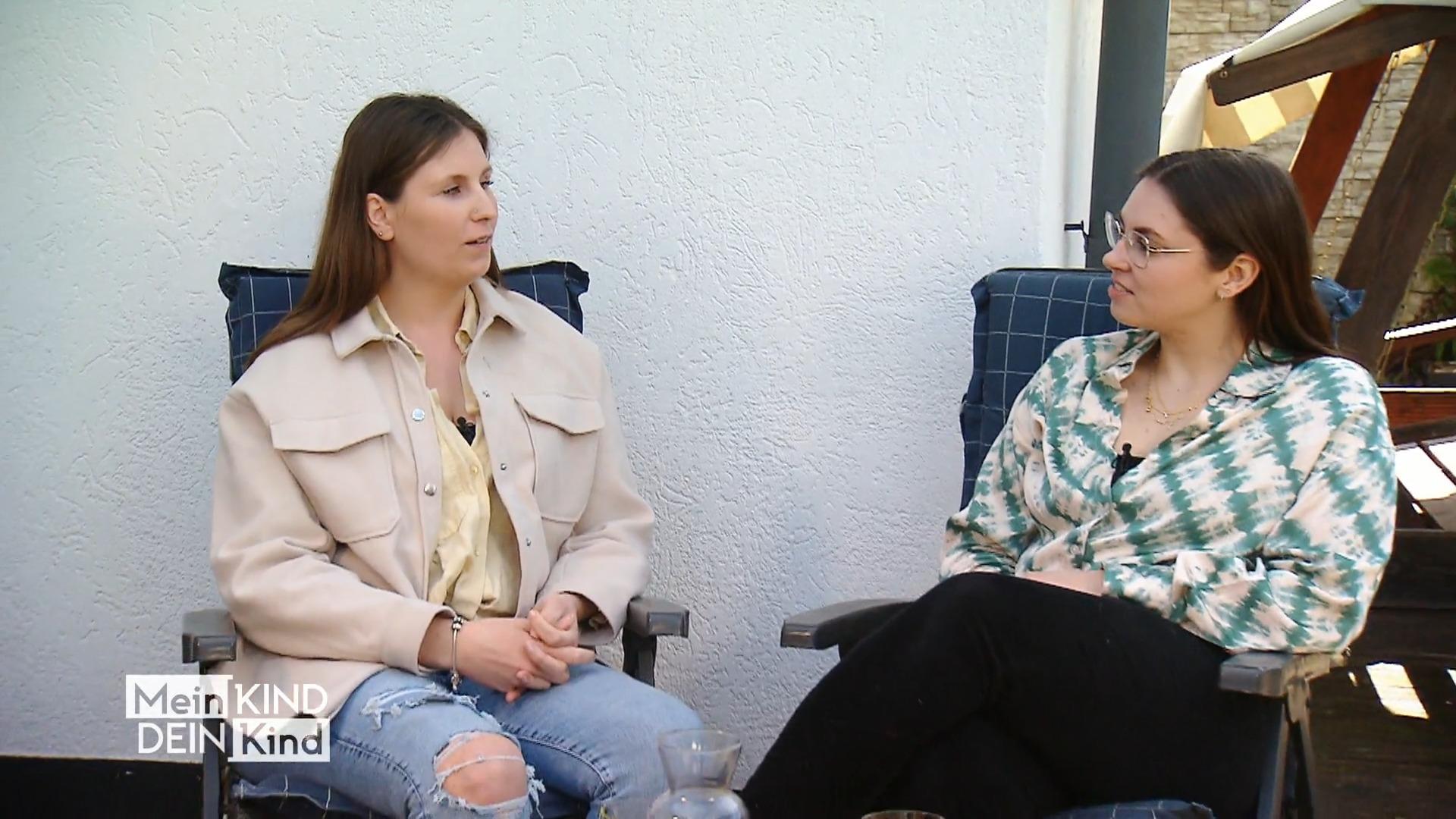 Kimberly und Angelika geben sich Feedback