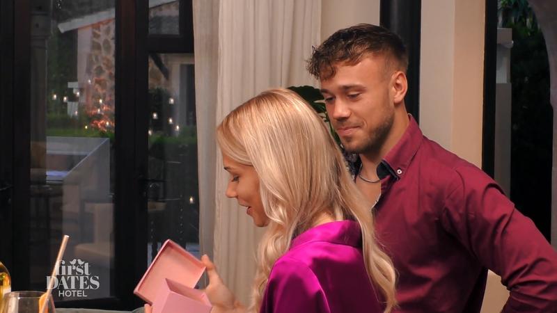 Beide suchen die große Liebe im Hotel