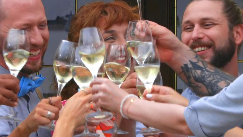 Es heißt Abschiednehmen im "First Dates Hotel"