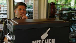 Tim probiert sein Gericht erst gar nicht