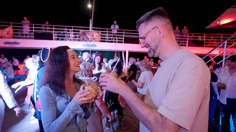 Valnesia plant einen Hochzeitsantrag