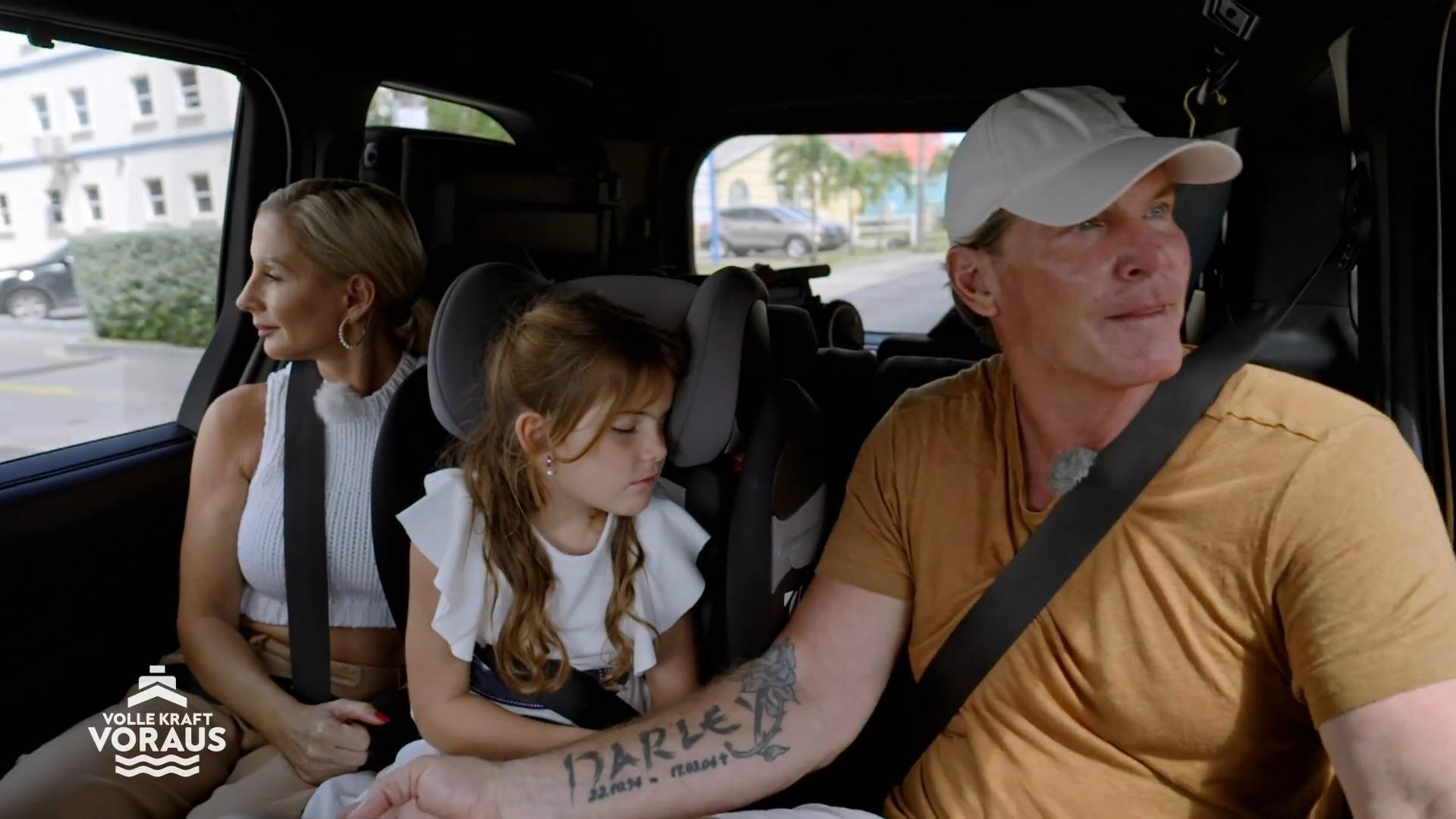 Hinter der Auswandererfamilie liegt eine schmerzhafte Zeit