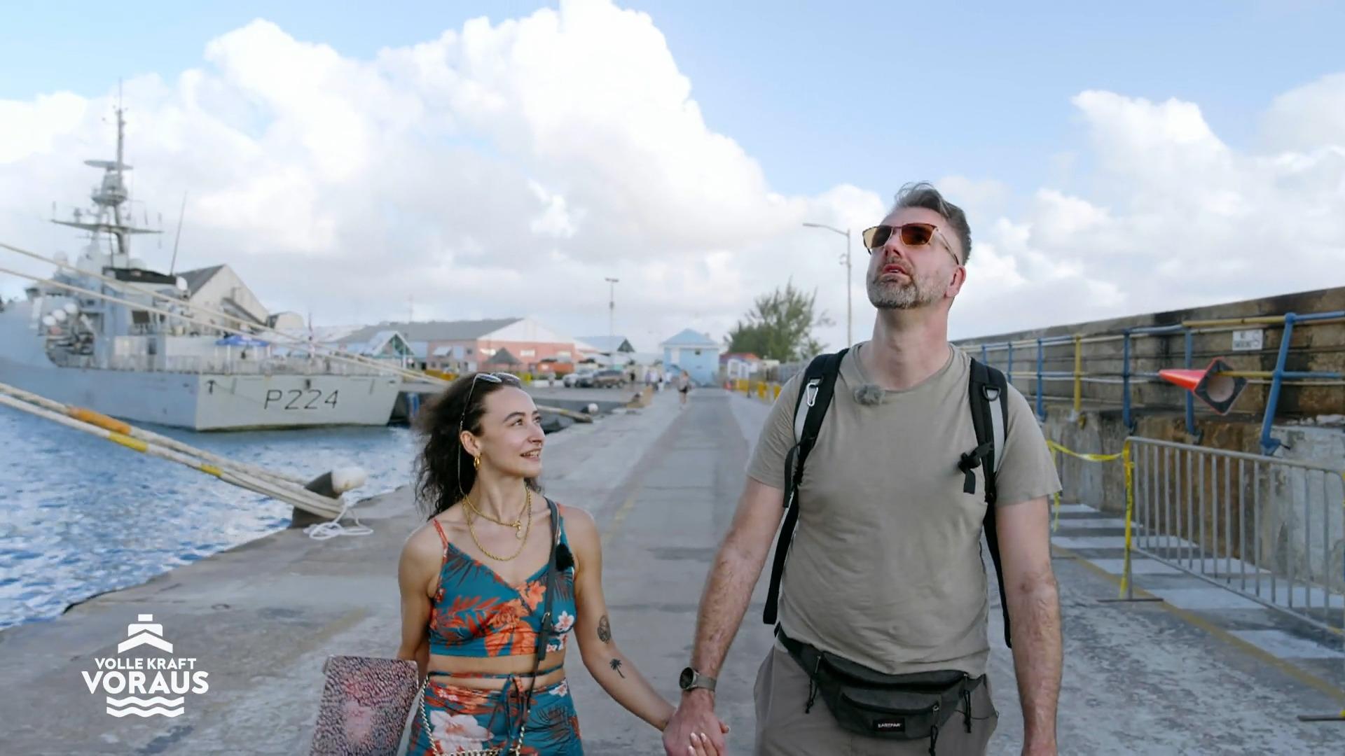 Valnesia möchte Dennis einen Antrag machen