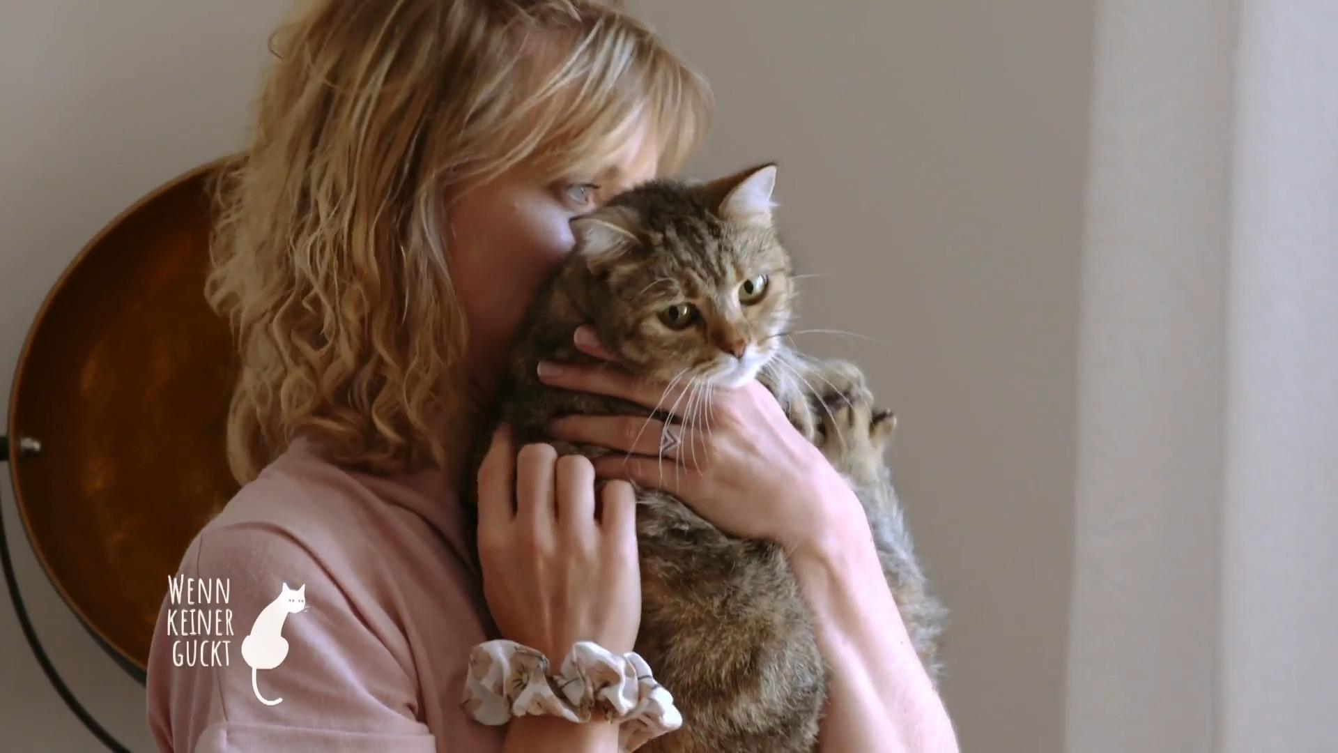 Katzenmama Julia liebt Luna und Lupo über alles