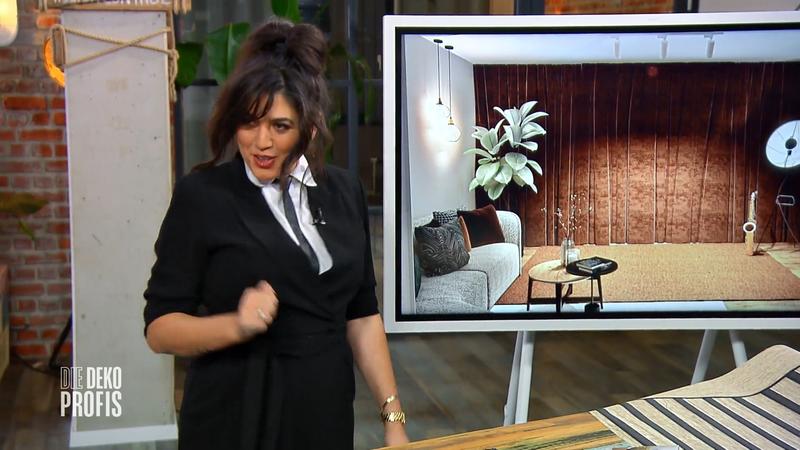 Emel bietet Anne eine Bühne im Wohnzimmer
