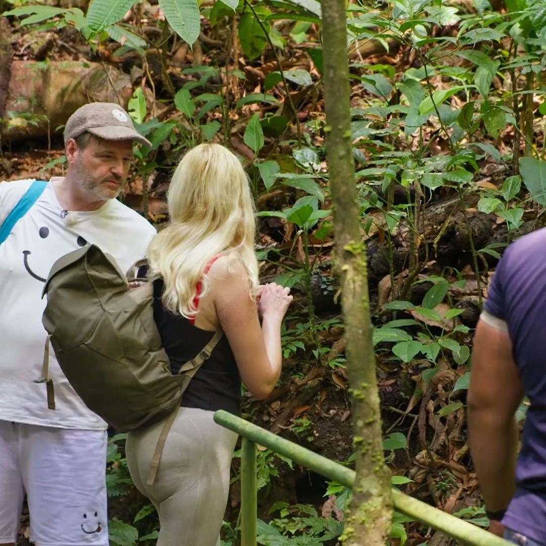 Karo hat nur Augen für Guide Pablo
