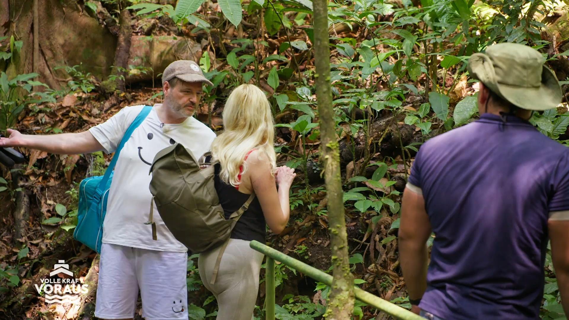 Karo hat nur Augen für Guide Pablo