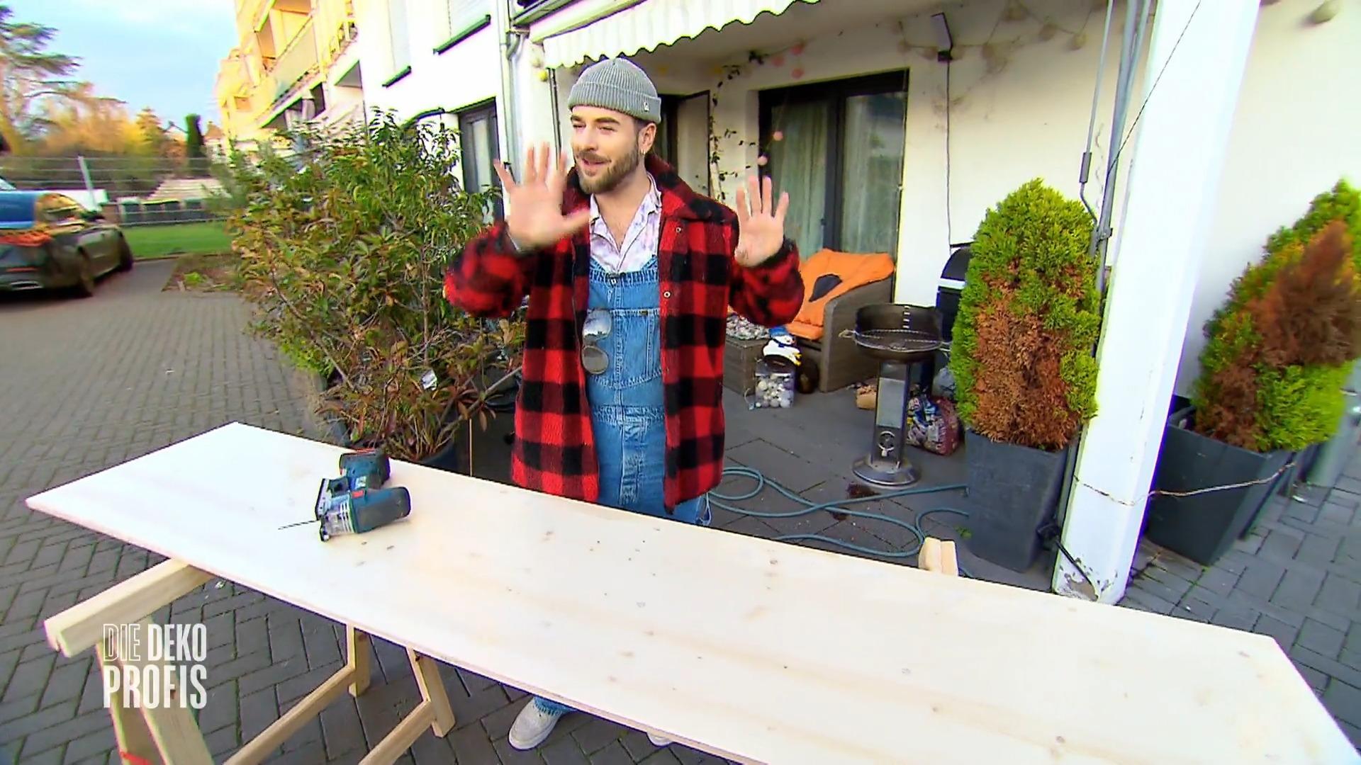 Schreibtisch und Schminktisch in einem
