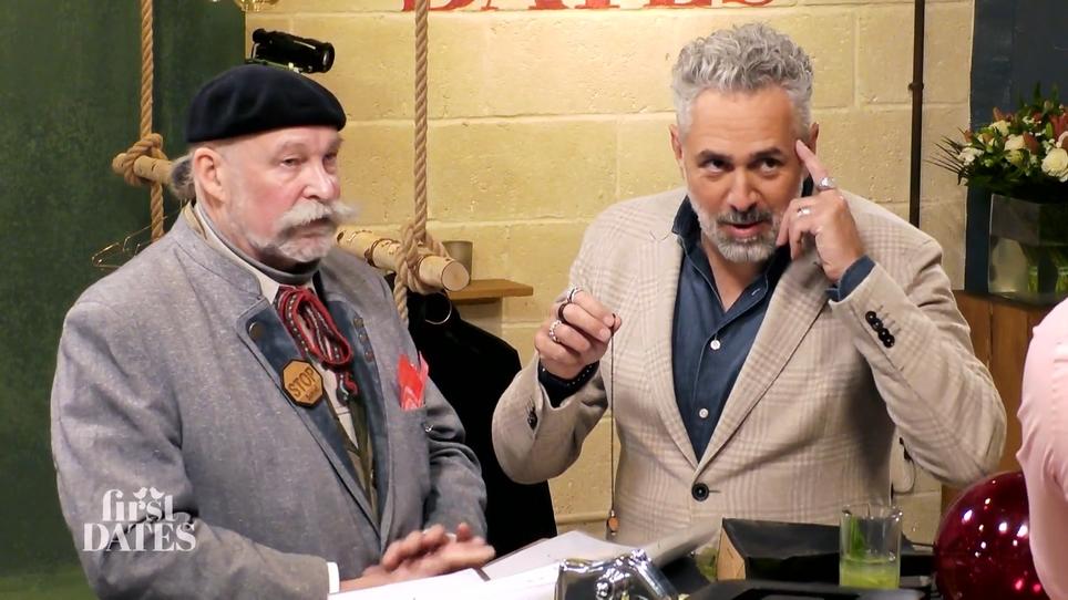 First Dates: Ein Pendel für den Gastgeber - der traut seinen Augen nicht