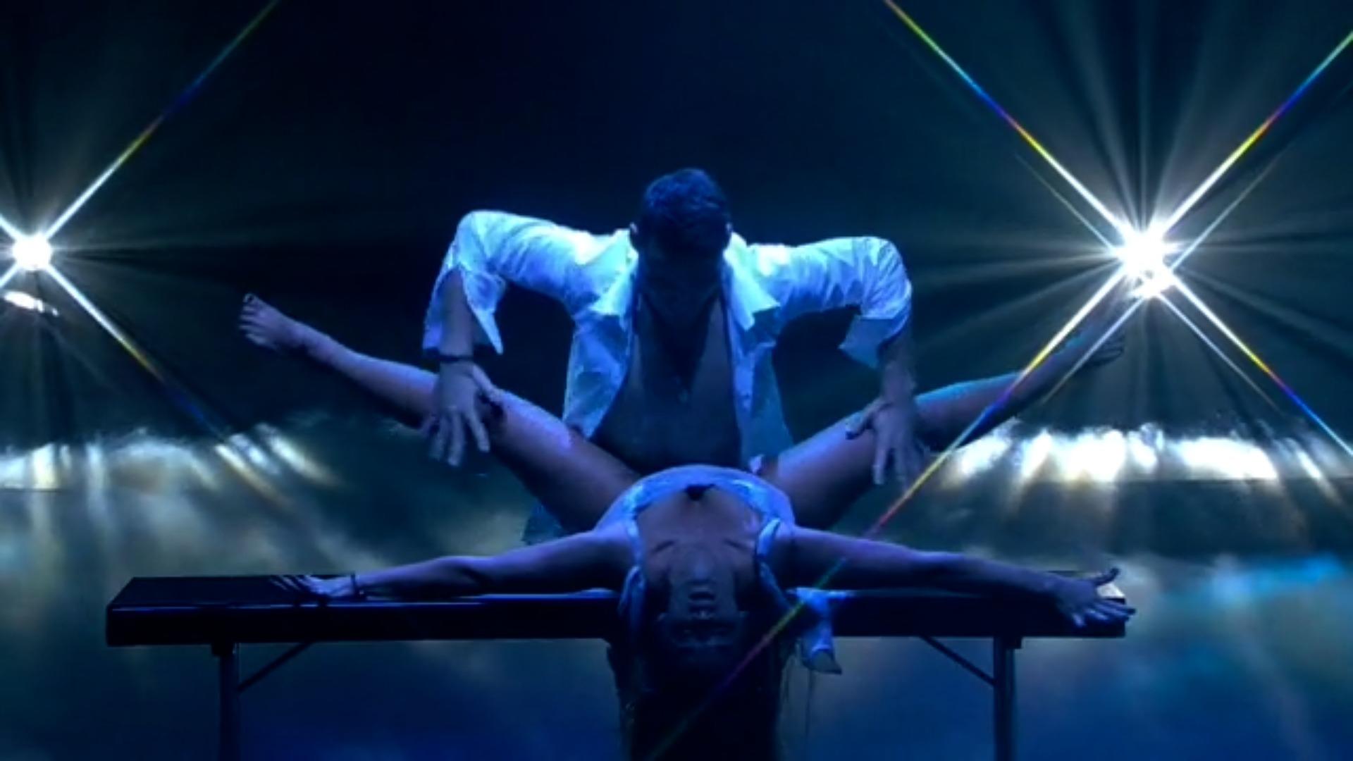 Sarah Lombardi und Robert Beitsch tanzen einen Contemporary