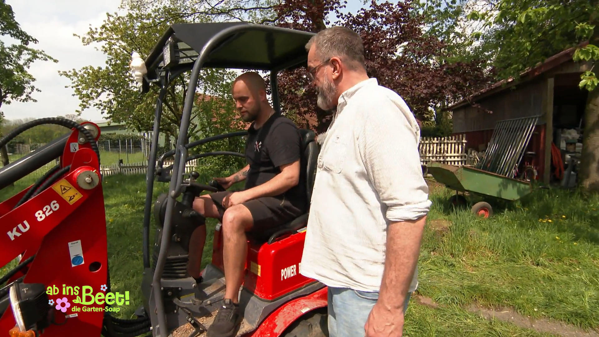 Dennis wagt sich an den Hoflader