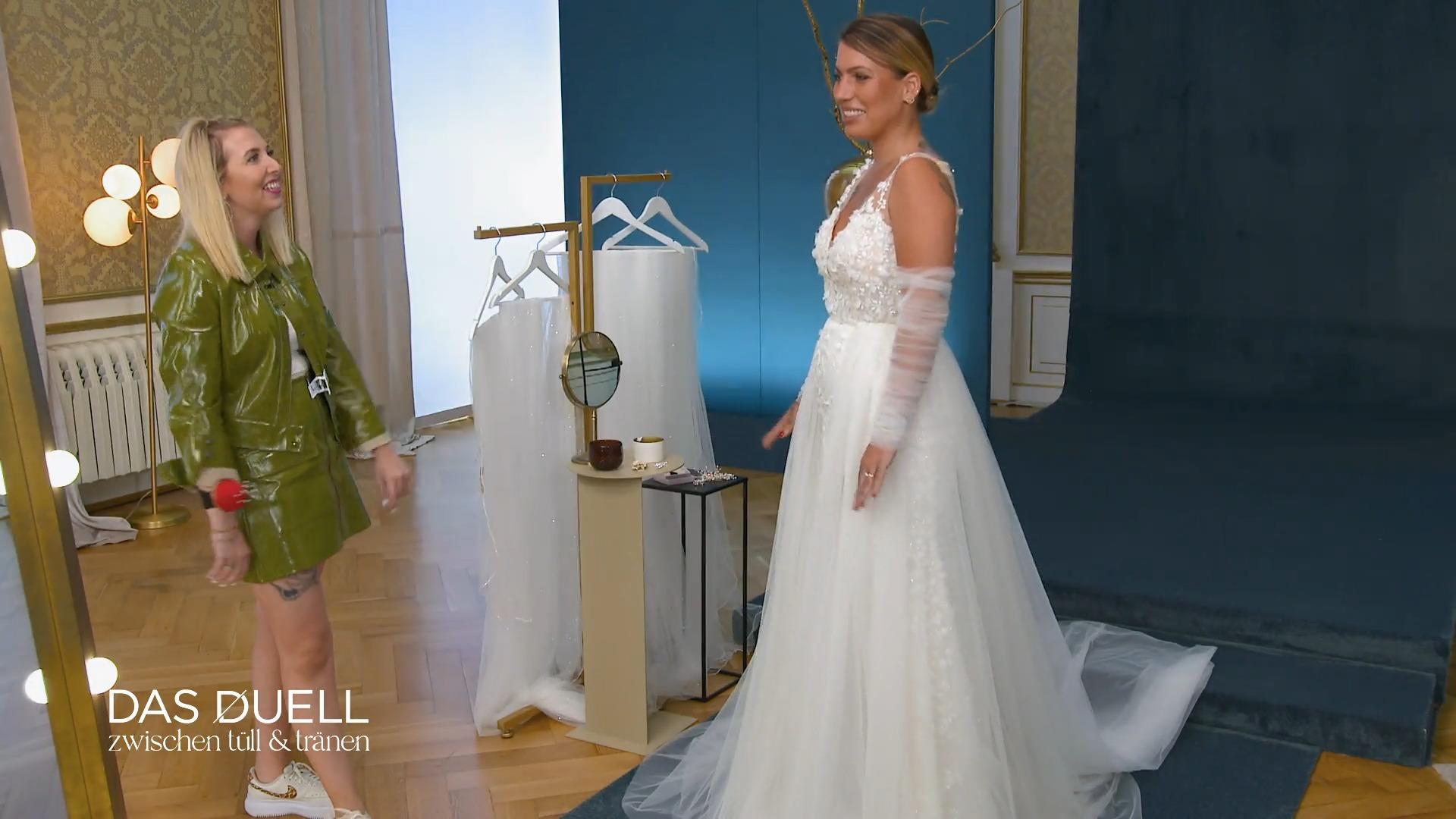 Braut Sarah sucht tanzbares Kleid