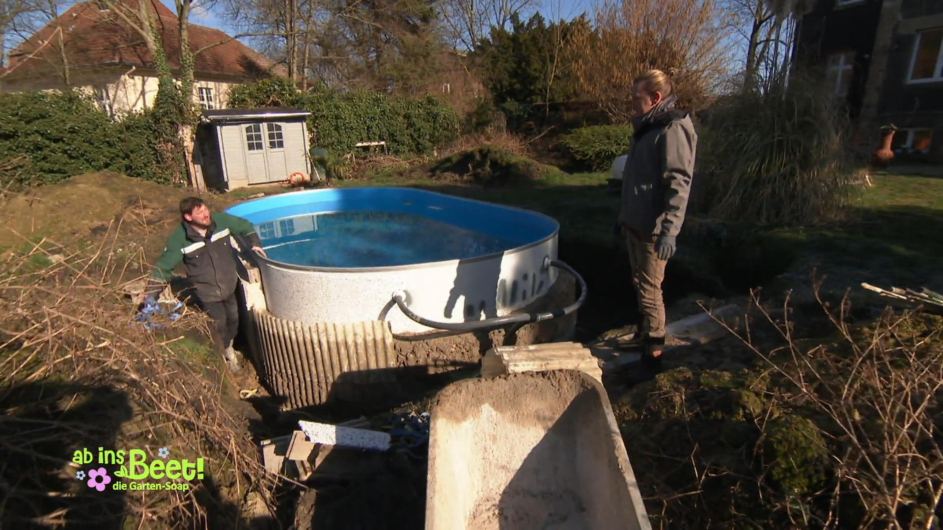 Um den Pool herum soll eine Terrasse entstehen