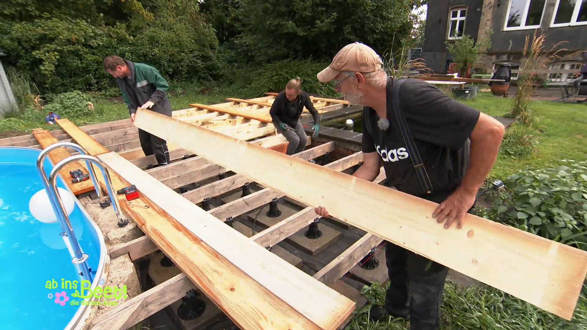Andy hat genauen Plan für die Holz-Bohlen