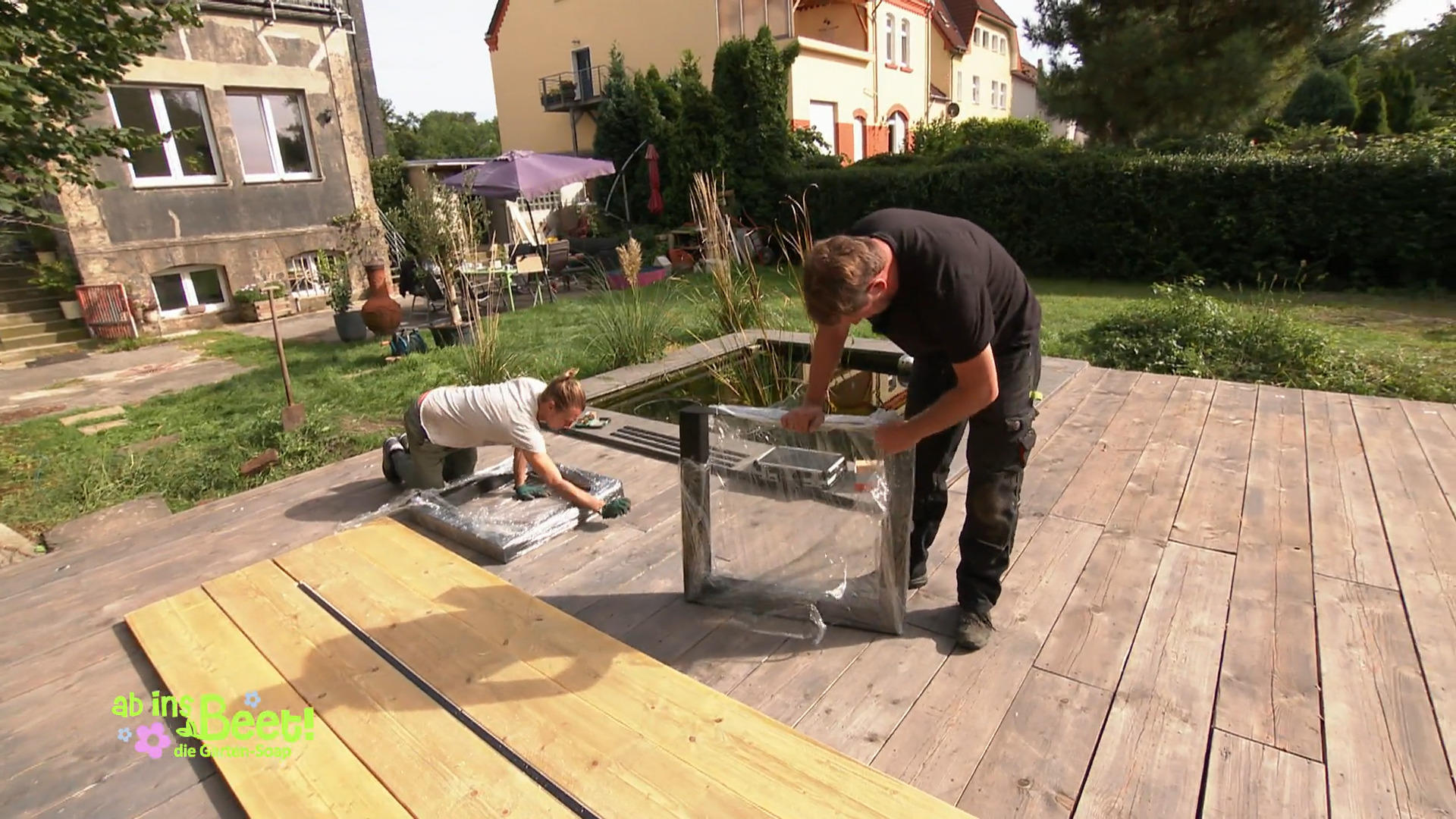 Selbstgebauter Tisch für die Pool-Terrasse